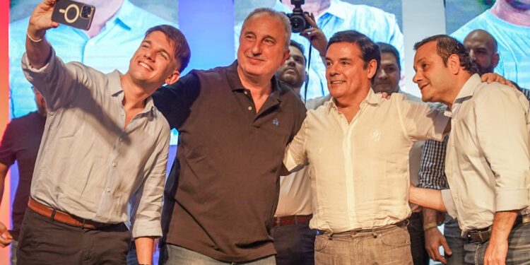 Ante un auditorio desbordado, el Frente Renovador presentó a sus candidatos para las elecciones del 7 de mayo