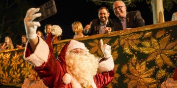 EL GOBERNADOR PASSALACQUA COMPARTIÓ LA MAGIA NAVIDEÑA CON LA COMUNIDAD DE LEANDRO N. ALEM