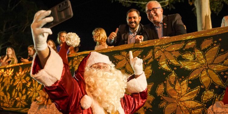 EL GOBERNADOR PASSALACQUA COMPARTIÓ LA MAGIA NAVIDEÑA CON LA COMUNIDAD DE LEANDRO N. ALEM