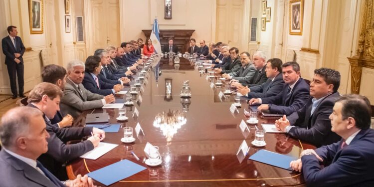 REUNIÓN DE MILEI CON GOBERNADORES: PASSALACQUA PLANTEÓ LA NECESIDAD DE PONER EN VALOR LAS AGENDAS PROVINCIALE