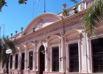 El gobernador anunció el pago de haberes de empleados estatales