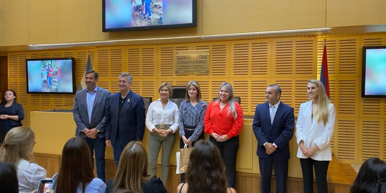 Dra de Alem fue destacada en el marco del Inicio del Parlamento de la mujer