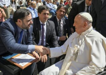 Sebely visitó al Papa: “Gracias Francisco por tu bendición, nos va a guiar siempre”