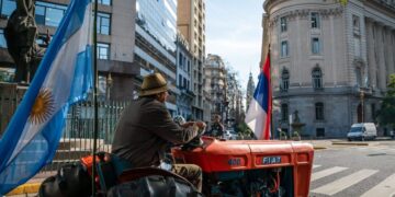 FRENTE AL PODER DESTRUCTIVO DEL OLIGOPSONIO