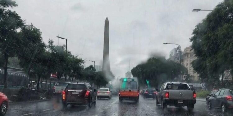 La tormenta de Santa Rosa ya llegó al AMBA y el domingo golpeará a Misiones con fuerza